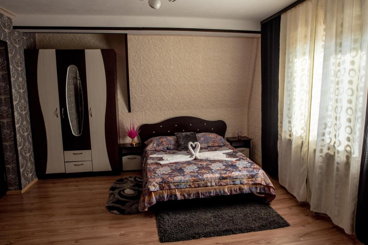 Casa Robi Hotel Pestisani Екстериор снимка