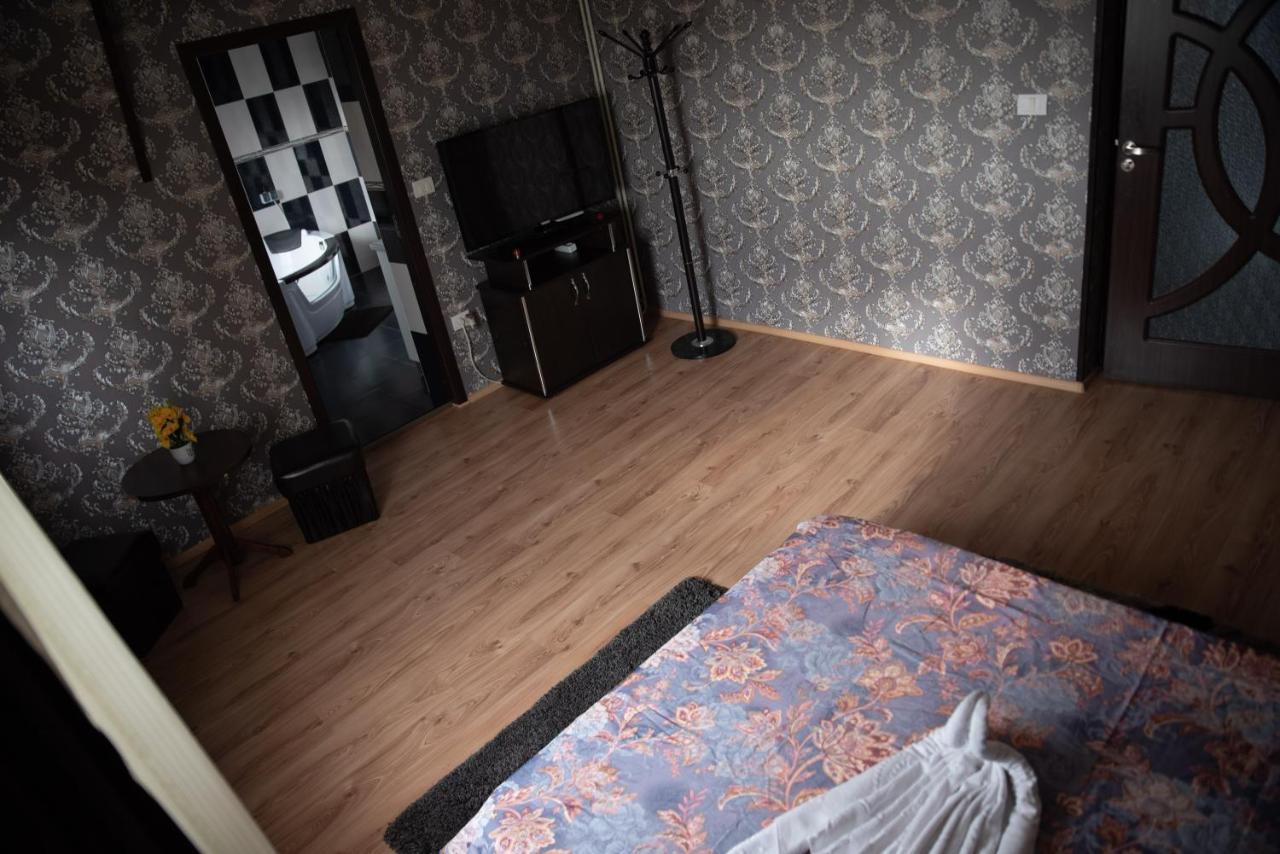 Casa Robi Hotel Pestisani Екстериор снимка