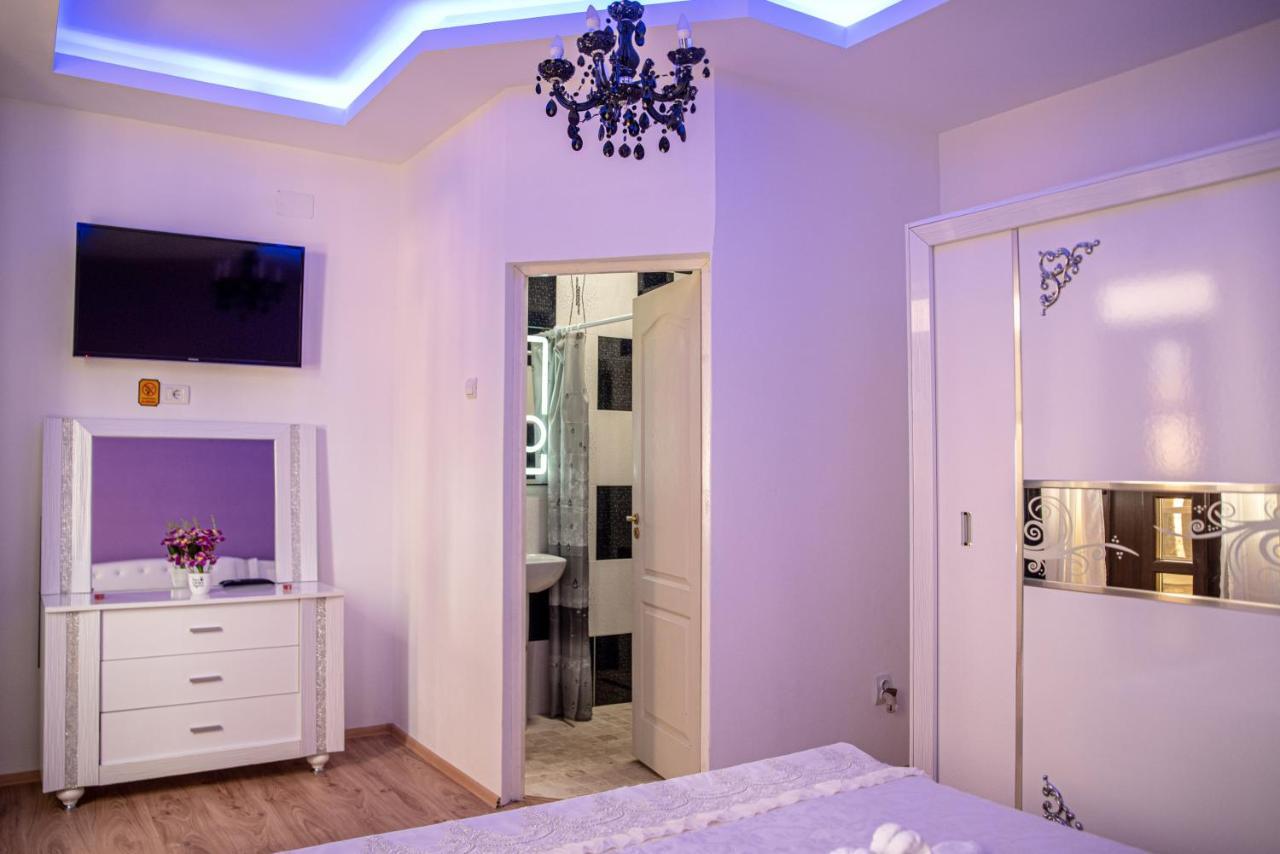Casa Robi Hotel Pestisani Екстериор снимка
