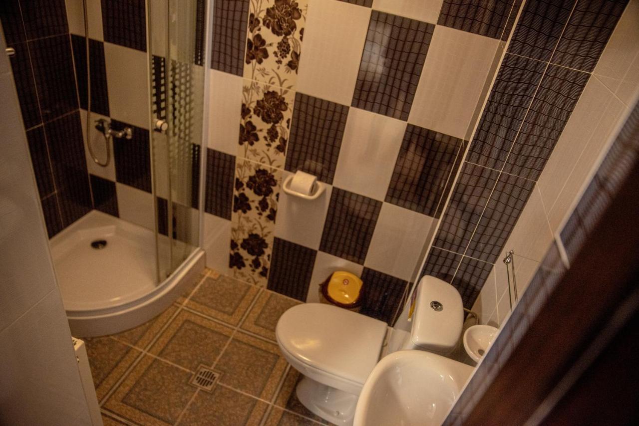 Casa Robi Hotel Pestisani Екстериор снимка
