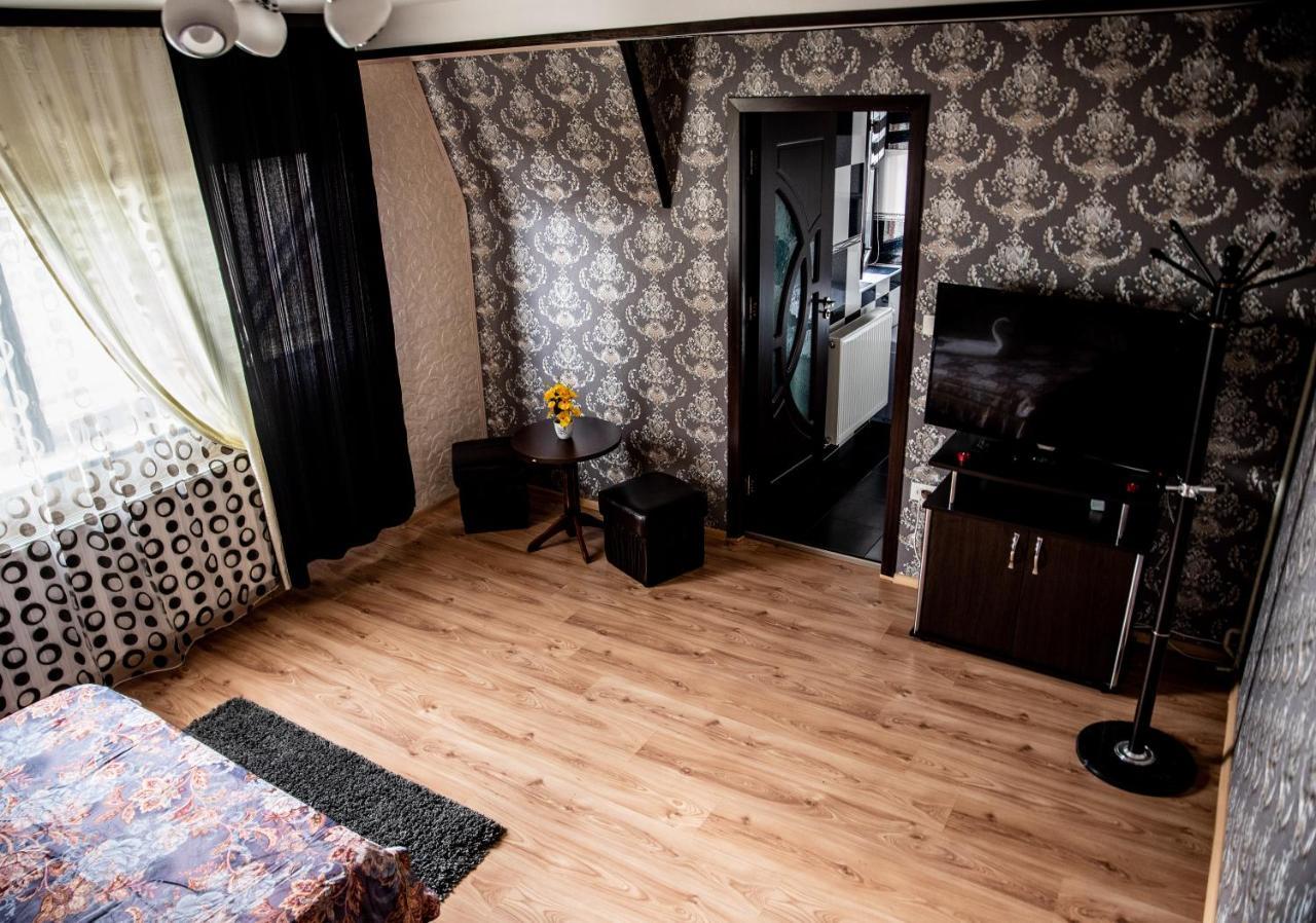 Casa Robi Hotel Pestisani Екстериор снимка