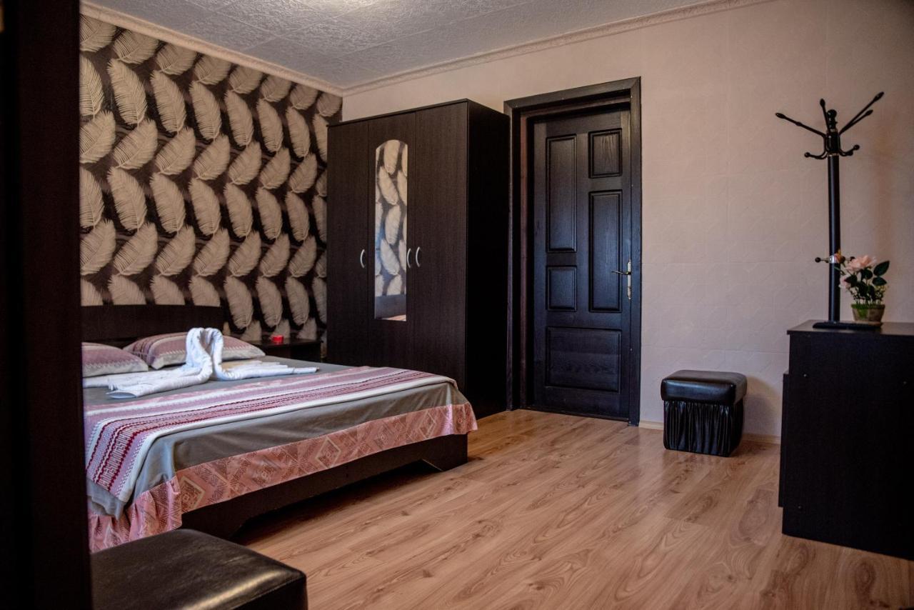 Casa Robi Hotel Pestisani Екстериор снимка