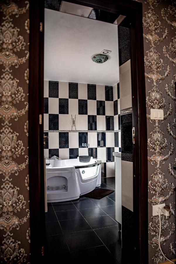 Casa Robi Hotel Pestisani Екстериор снимка