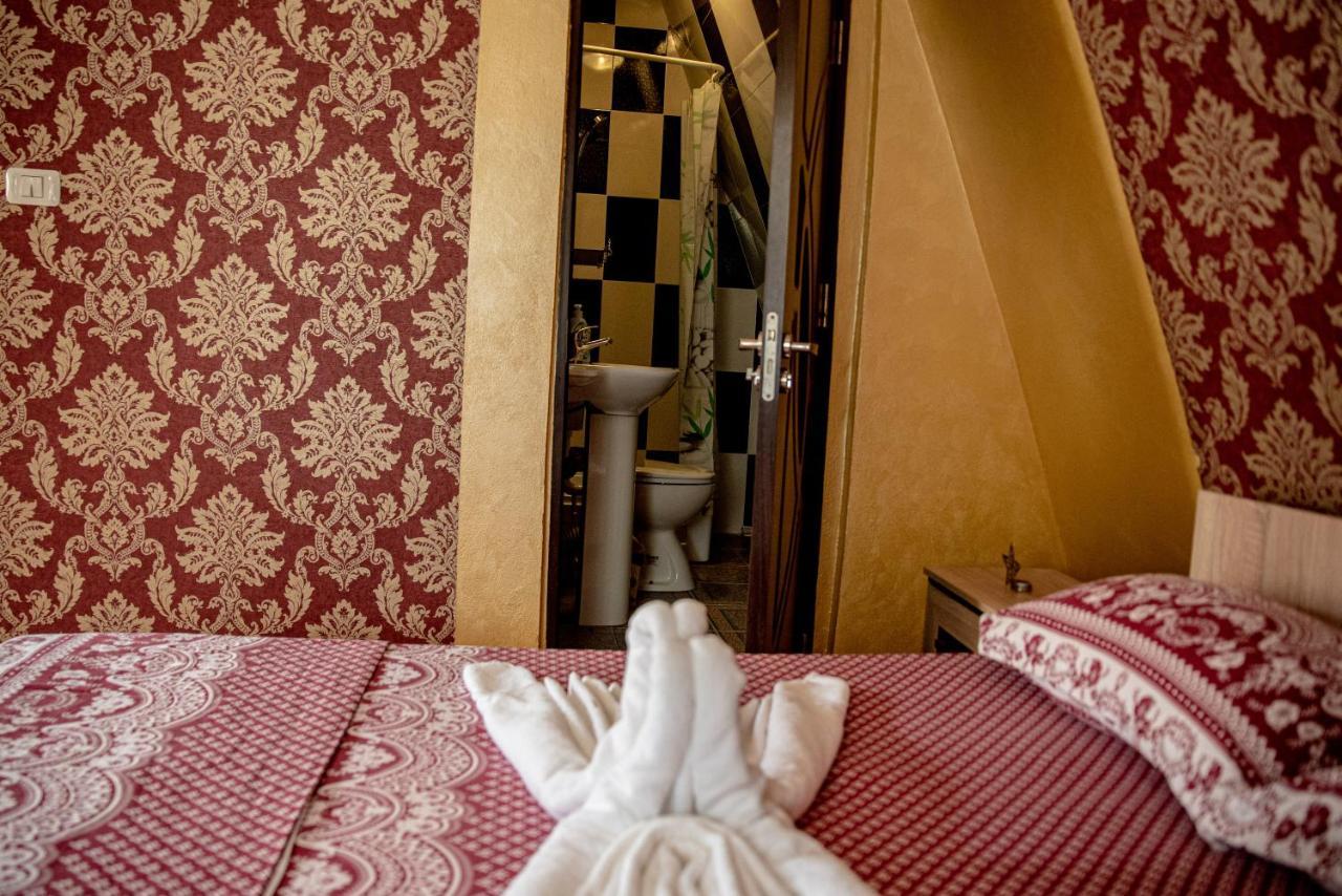 Casa Robi Hotel Pestisani Екстериор снимка
