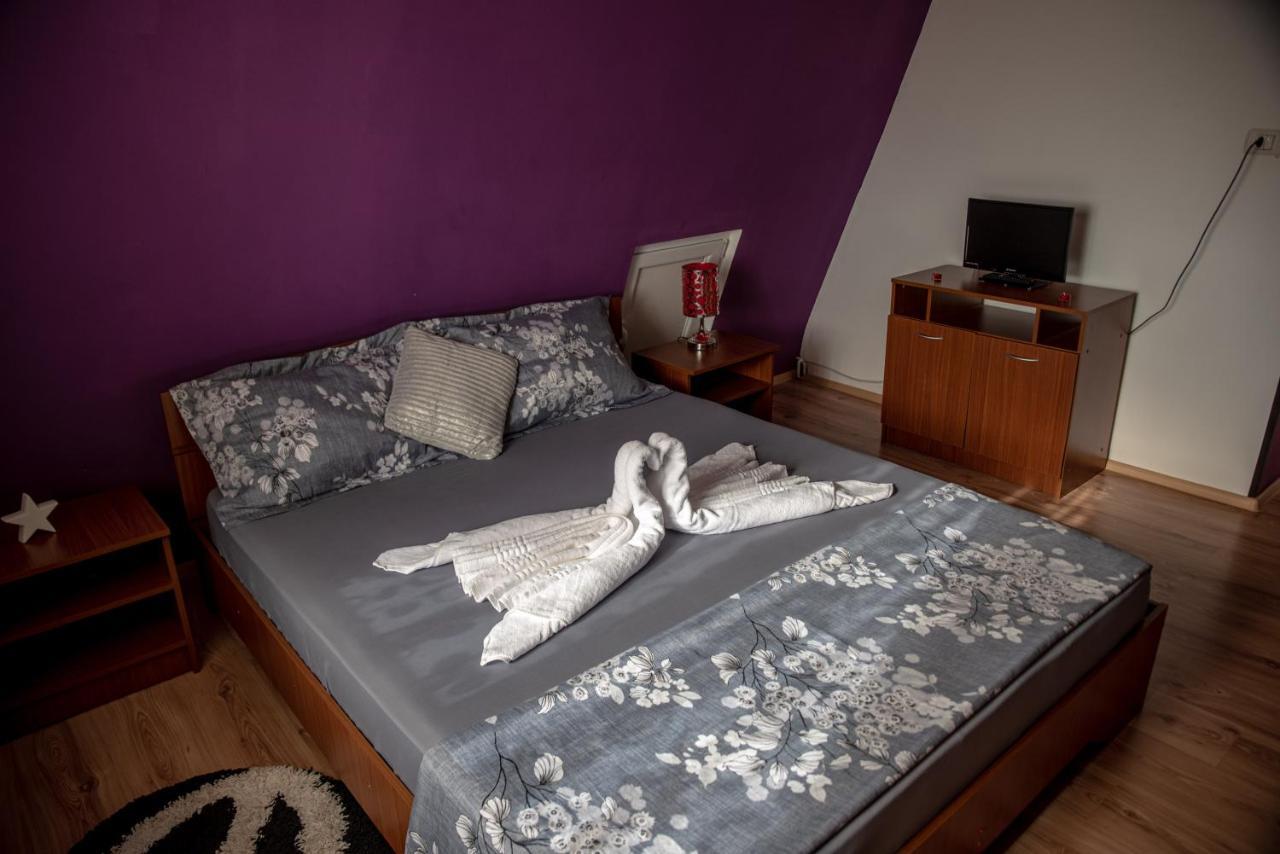 Casa Robi Hotel Pestisani Екстериор снимка