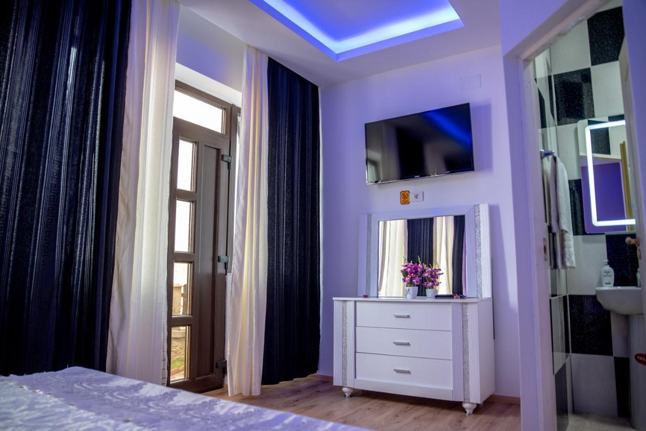 Casa Robi Hotel Pestisani Екстериор снимка