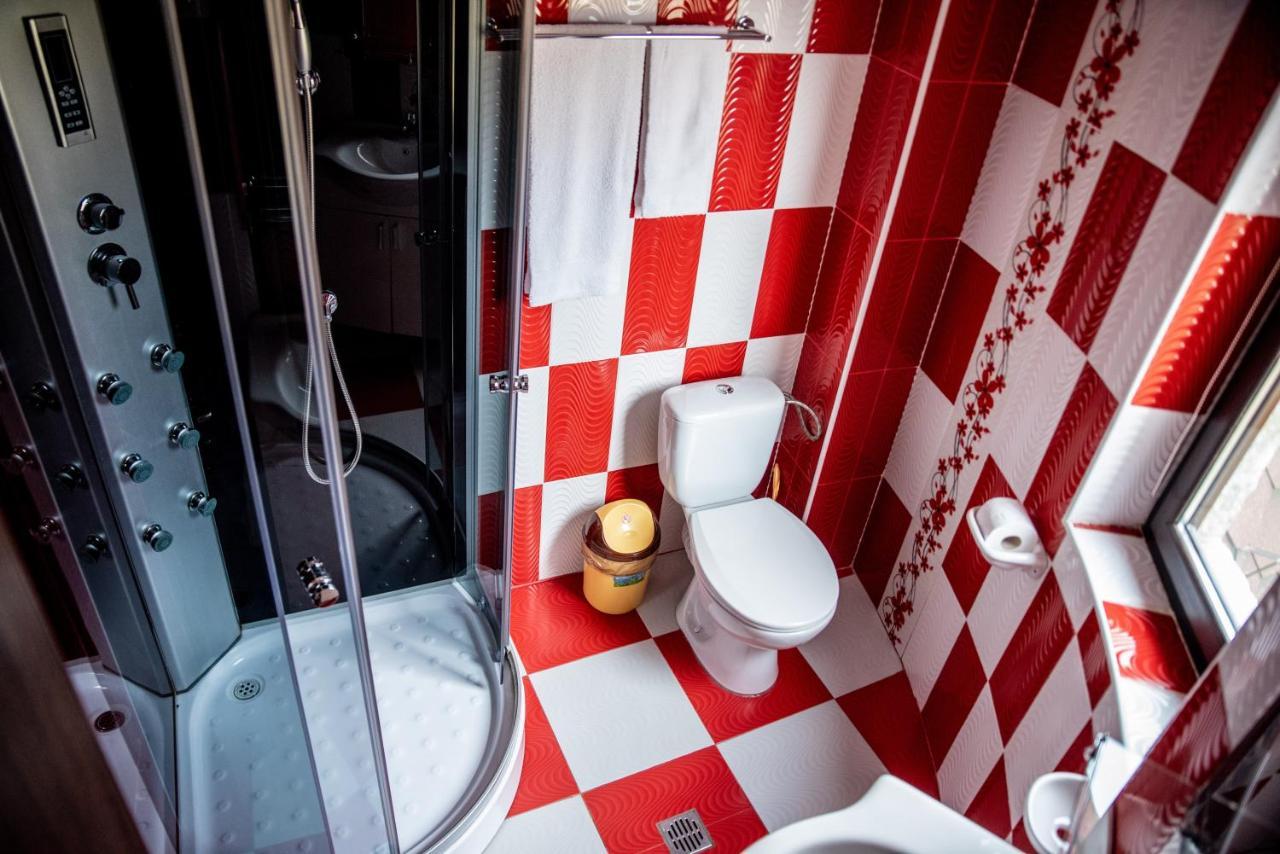 Casa Robi Hotel Pestisani Екстериор снимка