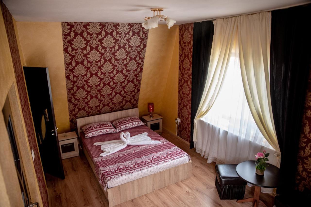 Casa Robi Hotel Pestisani Екстериор снимка
