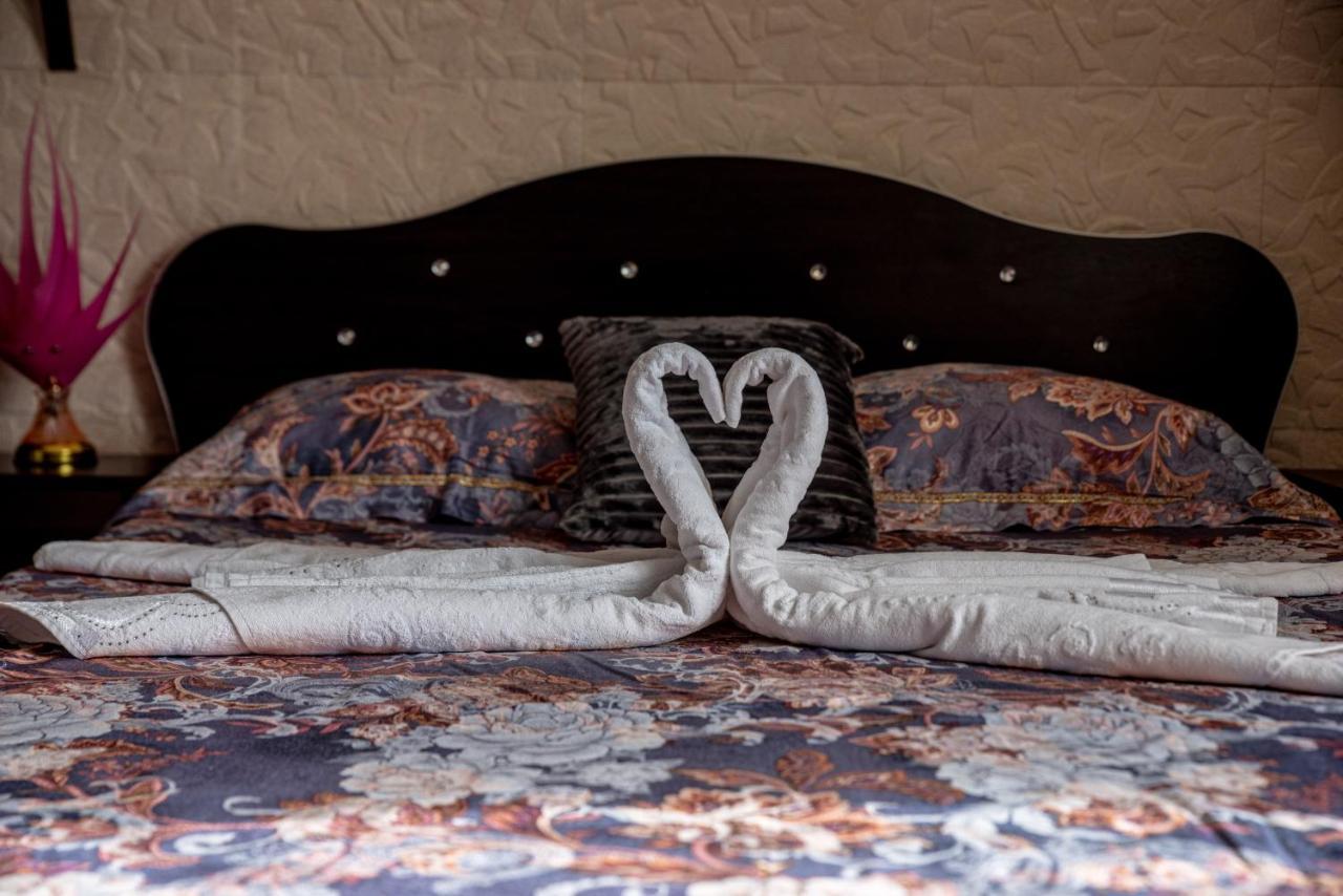 Casa Robi Hotel Pestisani Екстериор снимка