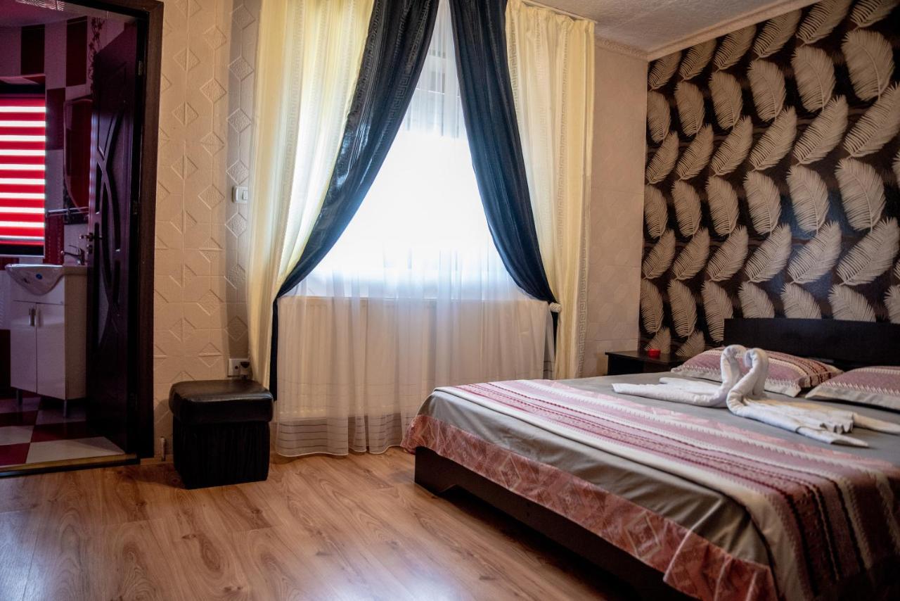Casa Robi Hotel Pestisani Екстериор снимка