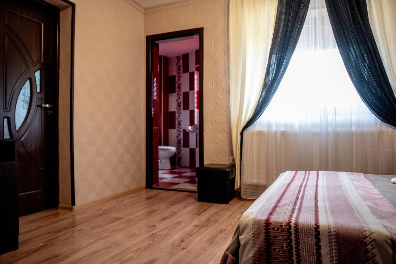 Casa Robi Hotel Pestisani Екстериор снимка