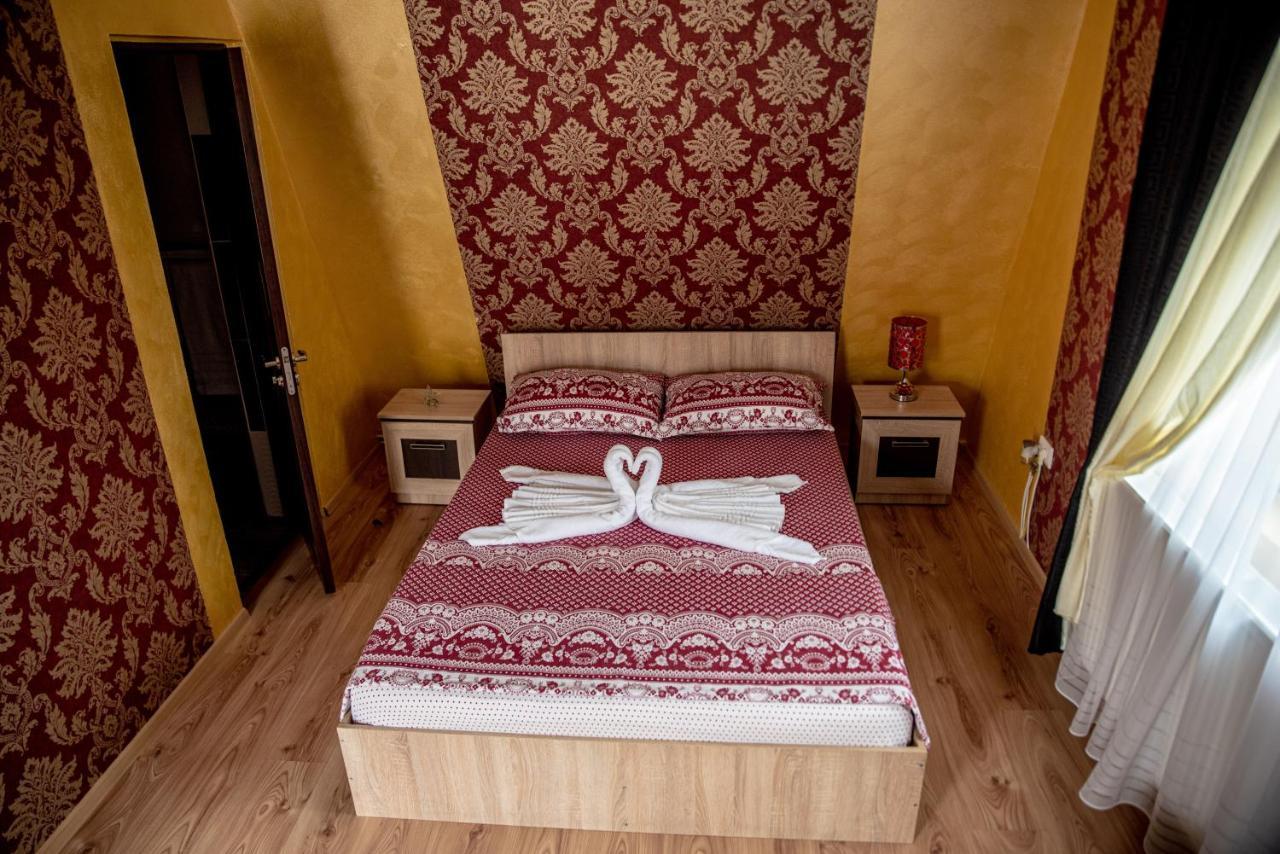 Casa Robi Hotel Pestisani Екстериор снимка