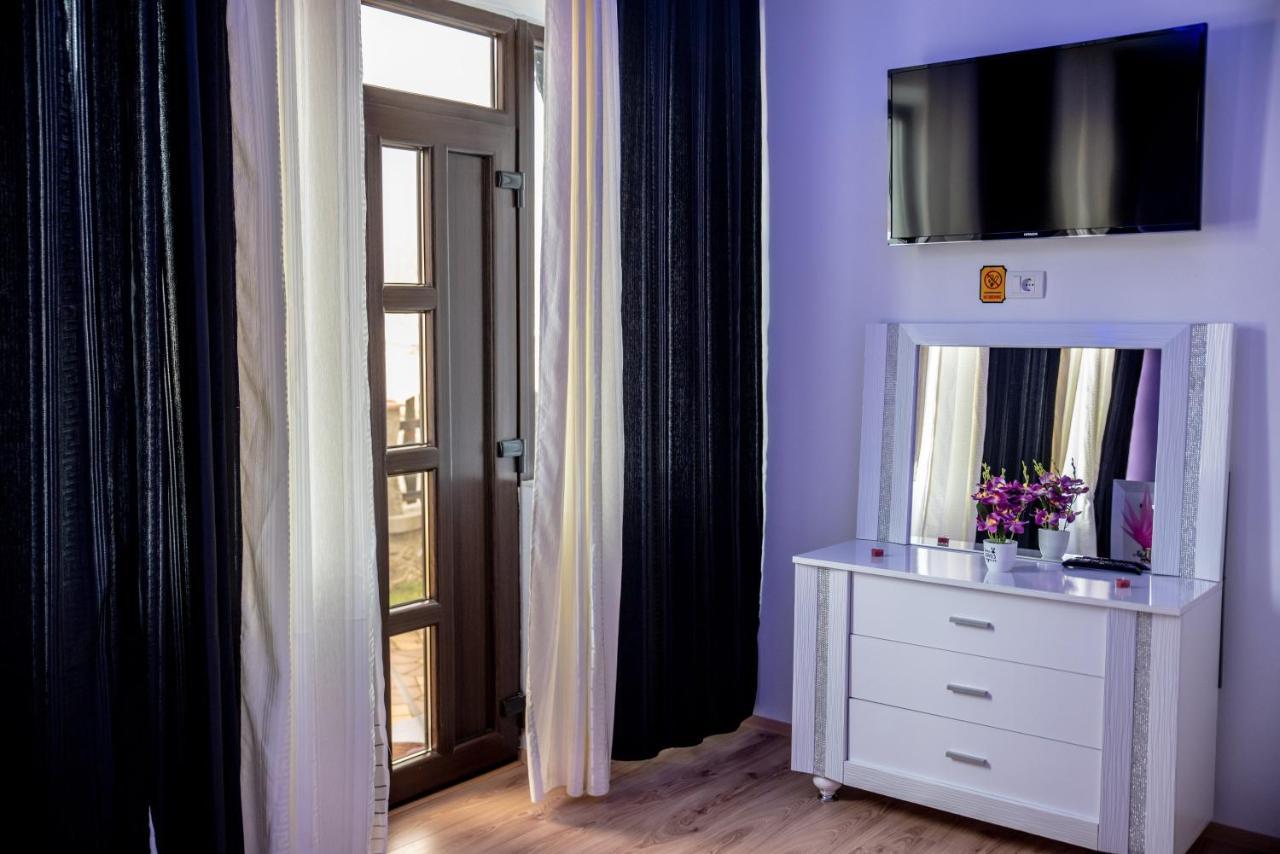 Casa Robi Hotel Pestisani Екстериор снимка
